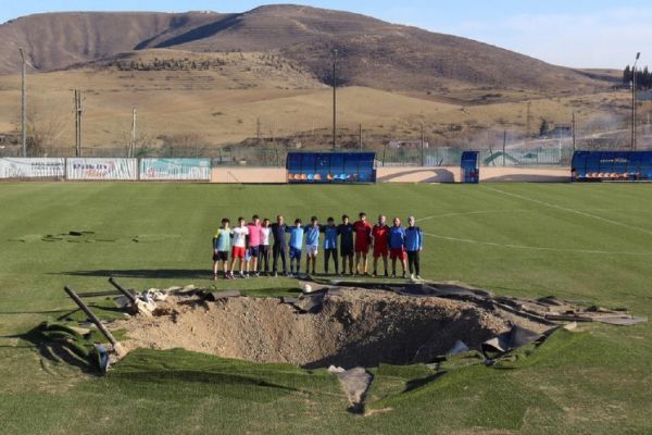 روایت فور فور تو از ورزشگاه آواکیان؛ بمب و برهم زدن یک عاشقانه