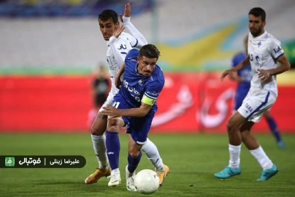  کاپیتان استقلال مقابل پیکان سرماخورده بود