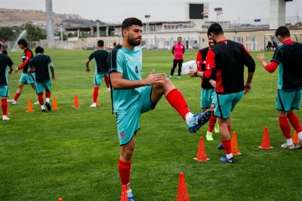 سلیمی از چند تیم ایرانی و خارجی پیشنهاد دارم شانس رفتن به پلیآف لیگ اروپا را داریم