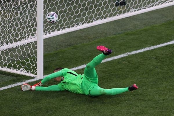  شزنی و ثبت رکورد اولین گل به خودی یک دروازه‌بان در تاریخ یورو