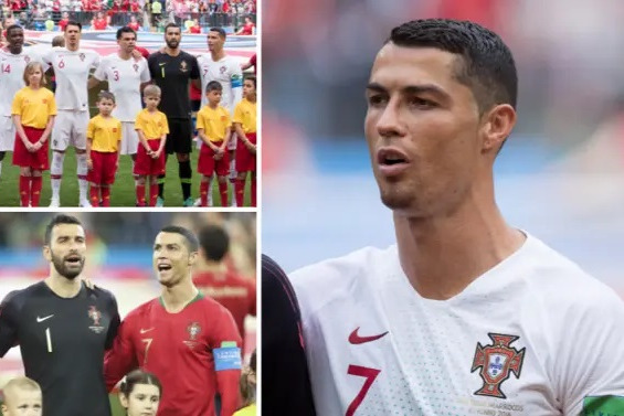 عادت جالب رونالدو هنگام خواندن سرود تیم ملی پرتغال عکس