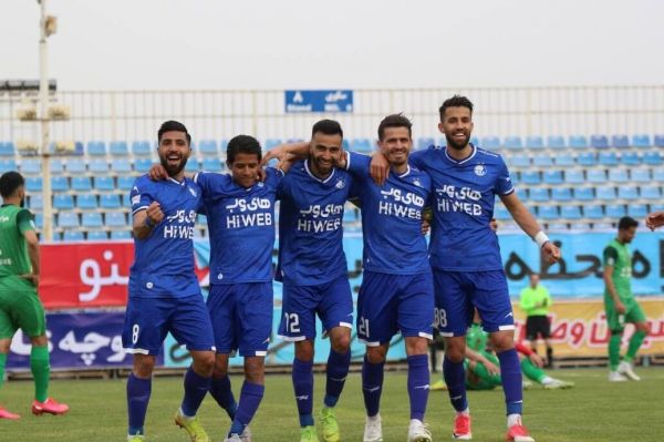 استقلال دنبال اولین پوکر با فرهاد مجیدی