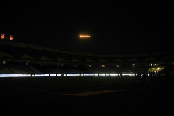 بررسی یک اتفاق تکراری در ورزشگاه آزادی تزریق بودجههای قابل توجه و مشکل ادامهدار قطع برق