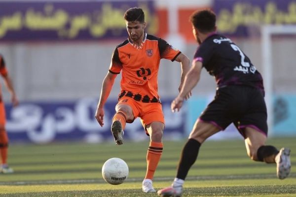 آوخ اگر بازیکنان من را نمیگرفتند اخراج میشدم فقط مقابل سپاهان نمایش بدی داشتیم