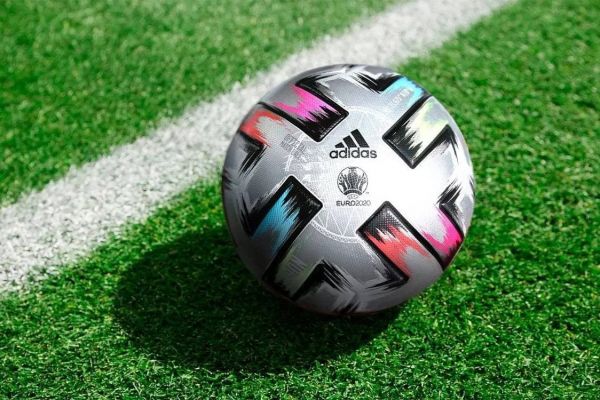  رونمایی از توپ مرحله نیمه نهایی و فینال یورو 2020 عکس