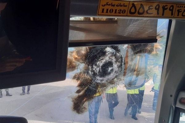 حسینپور پرتاب کنندگان نارنجک، عکسها با لباس و شال سپاهان را تایید کردند