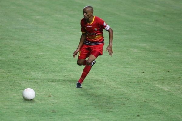 شیمبا قهرمانی فولاد در جام حذفی اتفاق کوچکی نبود از پیشنهاد استقلال احساس غرور میکنم