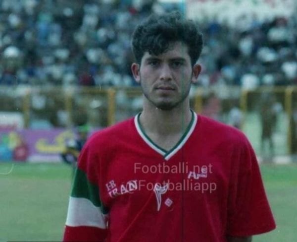  نوستالژی  زنده یاد سرژیک تیموریان بازیکن اسبق آرارات و استقلال و ماینس آلمان با پیراهن تیم ملی امید ایران در جام نقش جهان در سال ۷۴