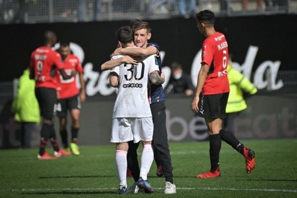 عکس؛ جیمی جامپی که در روز شکست مسی او را در آغوش کشید