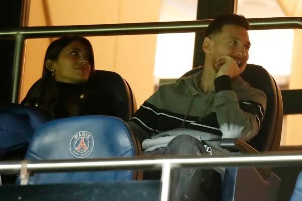 وایرال شدن ساندویچ خوردن مسی در کنار همسرش در پارک ده پرنس عکس