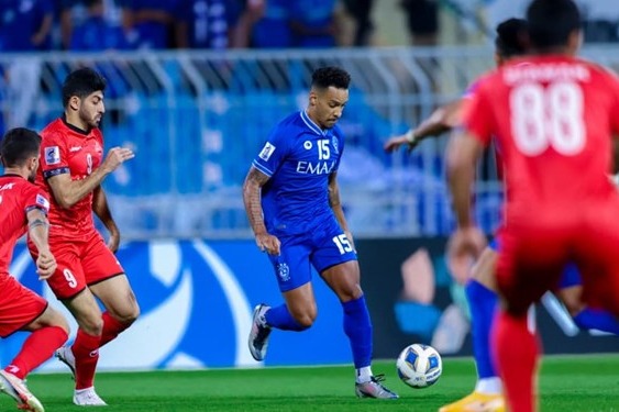 حاشیه بازی الهلال و پرسپولیس تماشاگران عربستانی بدون رعایت پروتکلهای بهداشتی VAR گل الهلال را تایید کرد