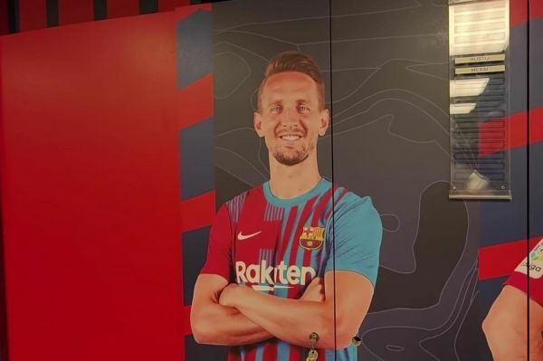 عکس چه کسی روی کمد مسی در رختکن بارسلونا قرار گرفت