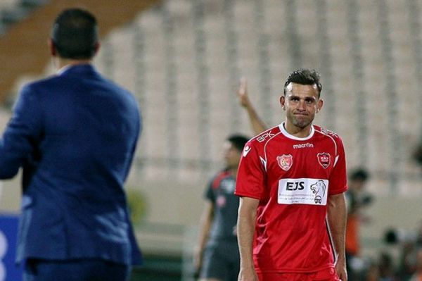 نوروزی وقتی حتی یک توپ استاندارد نداریم چرا باید قهرمان آسیا شویم