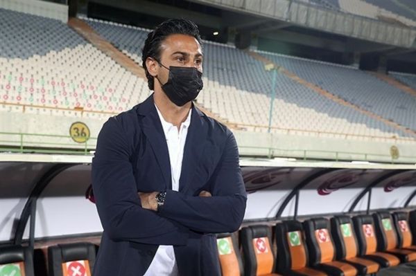  واکنش فرهاد مجیدی به استقبال هواداران استقلال در شیراز  عکس