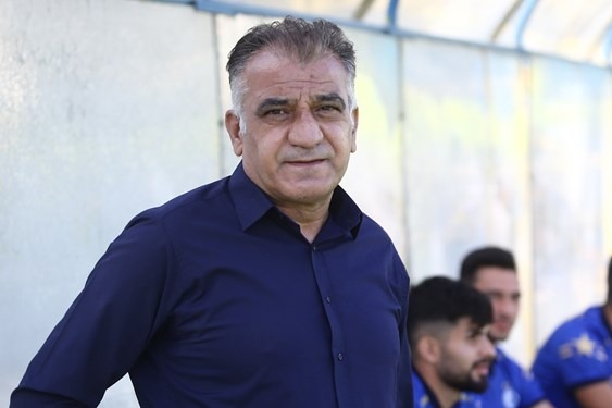 طاهری داور متزلزل و در حد این مسابقه نبود گل سالم استقلال را آفساید اعلام کردند