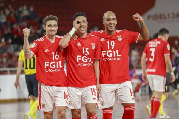  فریاد شادی طیبی با گل صدرنشینی بنفیکا عکس