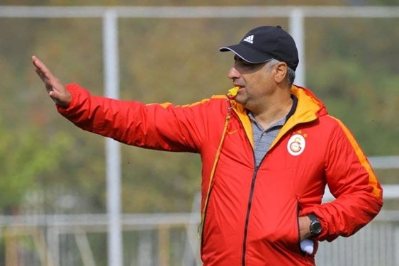 حاشیه بازی نساجی و پیکان تذکر ناظر به الهامی و گرم کردن به سبک عابدزاده