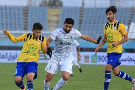  مربی نفت  VAR را عمدا به ایران نمی‌آورند  کمک داور جلوی حمله ما را گرفت که فحاشی را گزارش کند