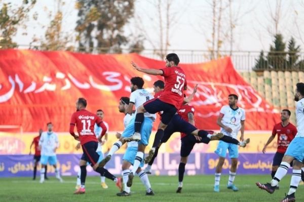 باشگاه پیکان از داور دیدار با نساجی شکایت میکند