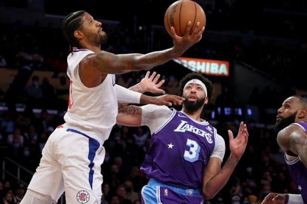  بسکتبال NBA  شکست جیمز در دربی لس آنجلس و پاره شدن نوار پیروزی‌های سانز به دست کری