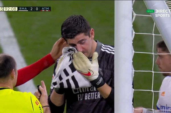  لحظه‌ای که دروازه‌بان رئال مادرید فداکارانه با صورتش توپگیری کرد