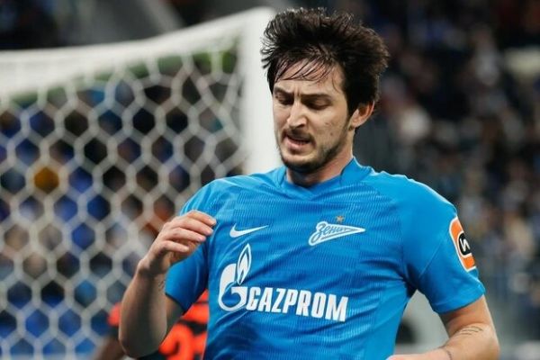 کارشناس روسی تصمیم آزمون برای رفتن به لیون چیزی به او اضافه نمی کند