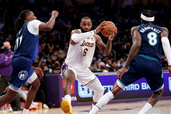  لیگ NBA  شکست سنگین شارلوت مقابل سانز  لیکرز از سد وولوز گذشت