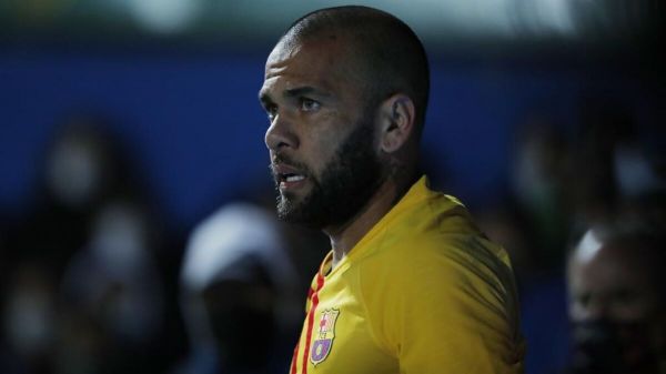 نشان دادن تعصب به شیوه مدافع بارسلونا عکس