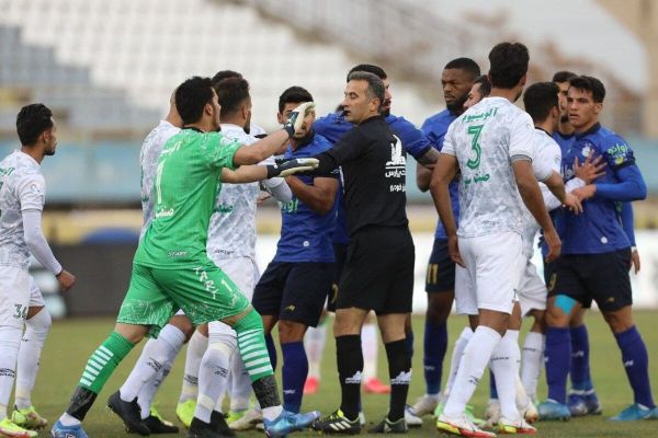 مومنی با چند لیدر استقلال کل ورزشگاه را روی سرتان خراب میکنیم کاسه داغتر از آش نشوید