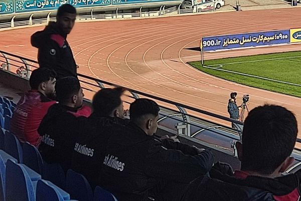  حاشیه بازی نساجی و ذوب‌آهن  سُر بودن زمین و نیمکت‌نشینی بازیکن سابق استقلال