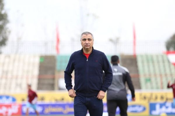  حاشیه بازی نساجی و ذوب‌آهن  تذکر جالب داور به الهامی و اعتراض نساجی به یک صحنه مشکوک