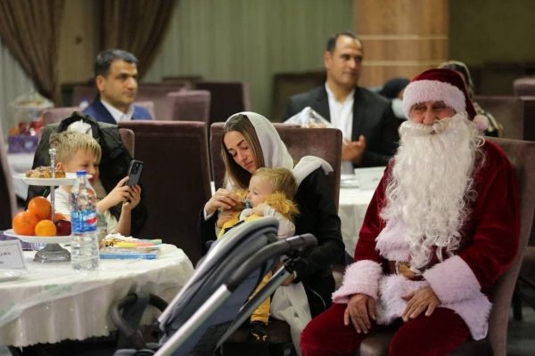 جشن ویژه برای خارجیهای سپاهان و ذوب عکس