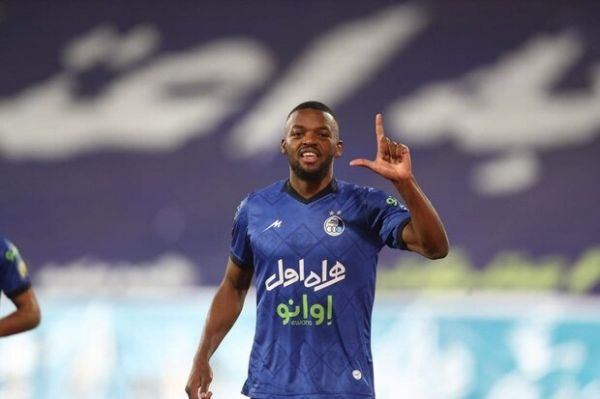  آقای گل استقلال در آستانه محرومیت