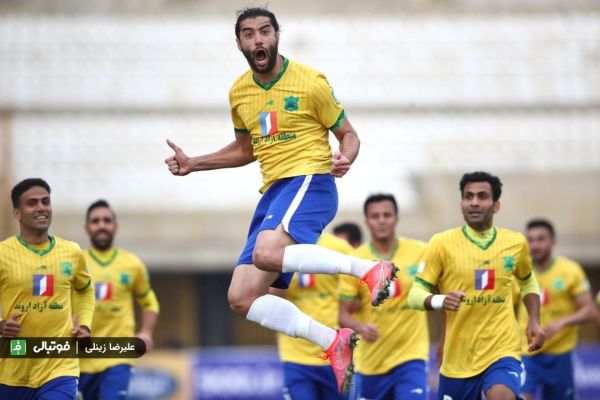  هوادار یک - صنعت نفت ۲  علی منصور مچ عنایتی را خواباند  صنعت نفت روی دور برد