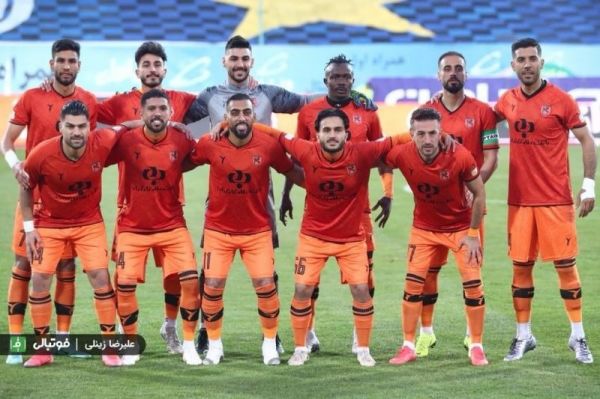 حاشیه بازی مس رفسنجان و پیکان تماشاگران بدون ماسک نظارهگر بازی