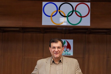 گزارش ایسنا علی مرادی از میز و صندلی ریاست دل نمیکَنَد