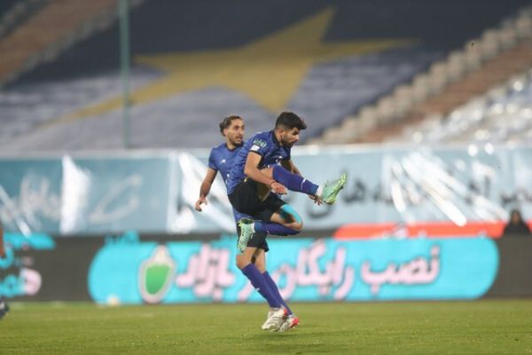 احتمال جدایی هافبک استقلال فولاد و گلگهر مشتری آذری