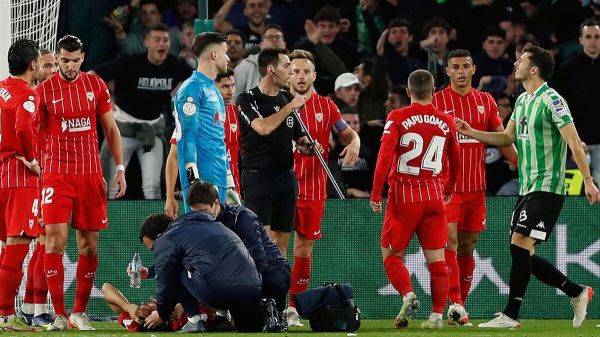  اتفاقی عجیب و ترسناک که بازی سویا و بتیس را نیمه تمام کرد عکس