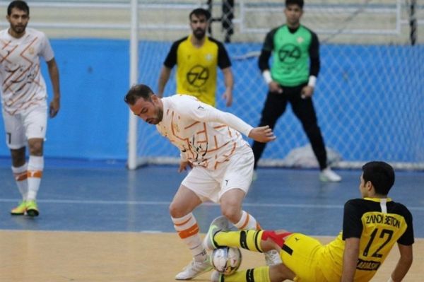 لیگ برتر فوتسال گیتیپسند باخت و صدرنشین ماند شکست مس در کرج