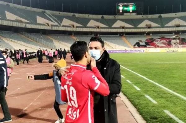 صحبت درگوشی نکونام با امیری سوژه برنامه ۱۱ بود