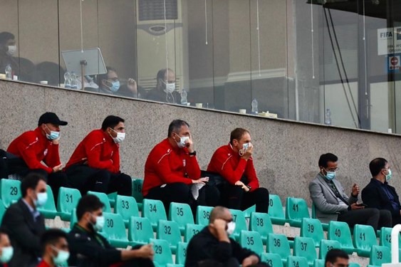 حاشیه بازی پرسپولیس و فولاد سرگردانی کادرفنی ملی روی سکوهای آزادی درویش تماشاگر دیدار پرسپولیس