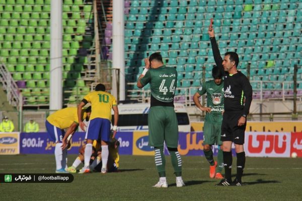 حاشیه بازی ذوبآهن و نفت آبادان مصدومیت دروازهبان نفت و درگیری 2 بازیکن تیم اصفهانی