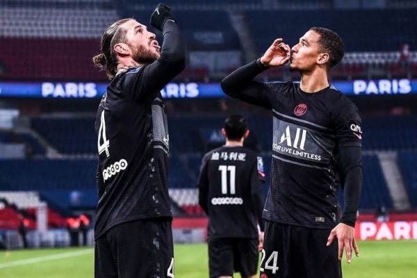 عکس؛ خوشحالی ویژه راموس پس از اولین گل در پاریسن ژرمن؛ خوردن چای