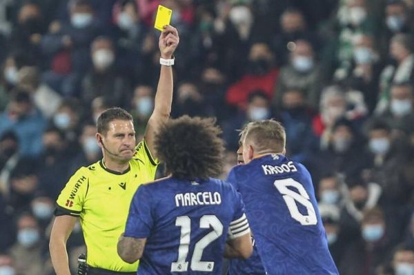 واکنش ستاره رئال مادرید به اعتراض شدید به داور در دیدار مقابل الچه