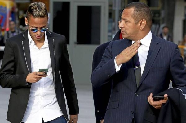  ناراحتی نیمار از طرز رفتار پدرش با مردم