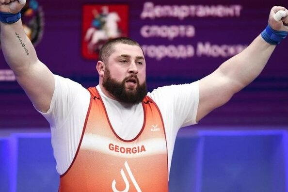  قوی‌ترین مرد جهان در یک سال چقدر پول درآورد