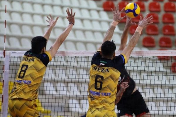 لیگ برتر والیبال شکست صدرنشین در یزد پیکان و هراز پیروز شدند