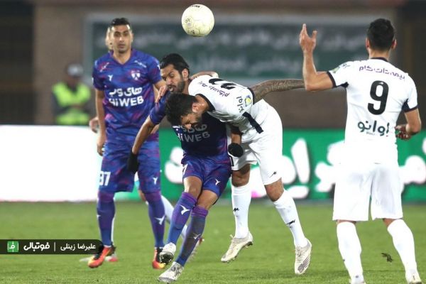 تماشاگران دیدار هوادار و استقلال بعد از خروج از ورزشگاه، دوباره برگشتند عکس