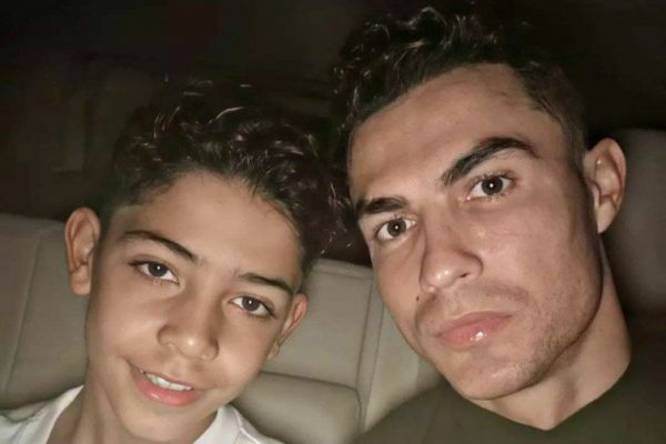 پیام اینستاگرامی مادر رونالدو برای پسر و نوهاش در منچستریونایتد