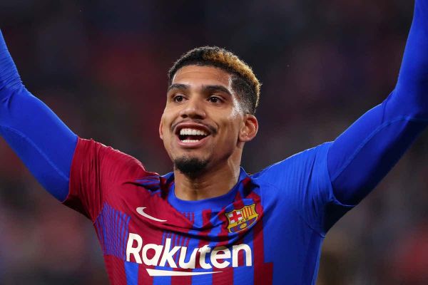 پیشنهاد چلسی برای مدافع بارسلونا، زنگ خطر را به صدا درآورده است